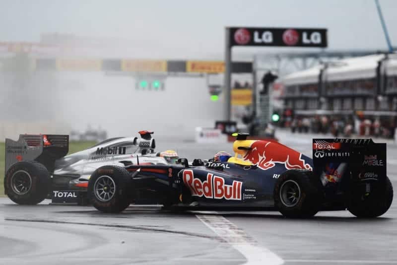 Lewis Hamilton collides with mark webber during the 2011 canadian grand prix