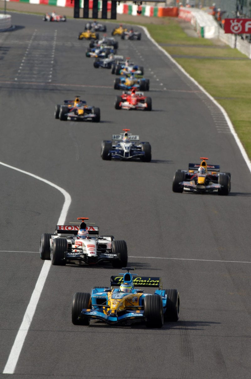 Giancarlo-Fisichella-in-second-place-at-the-start-of-the-2005-F1-Japanese-Grand-Prix-at-Suzuka
