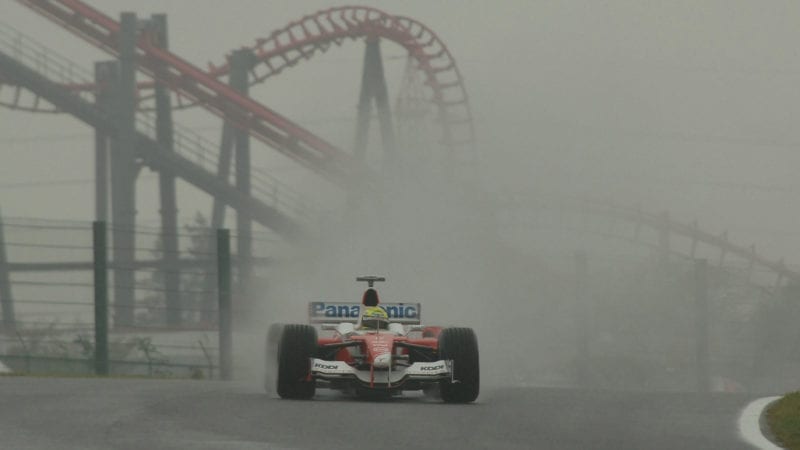 Ralf Schumacher's Toyota kicks up spray during a wet qualifying session for the 2005 F1 Japanese Grand Prix at Suzuka