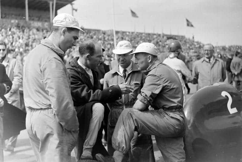 Stirling Moss speaks with mechanics before the race