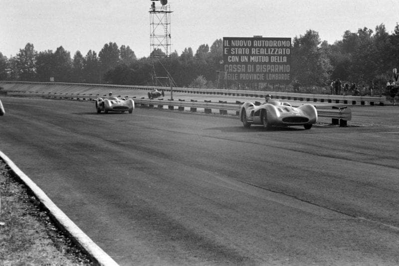 Fangio leads Moss