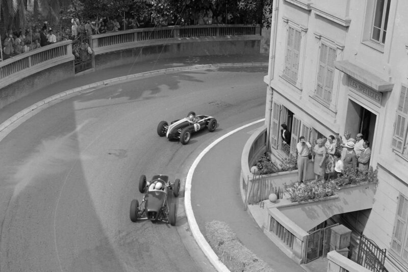 Brabham leads Moss