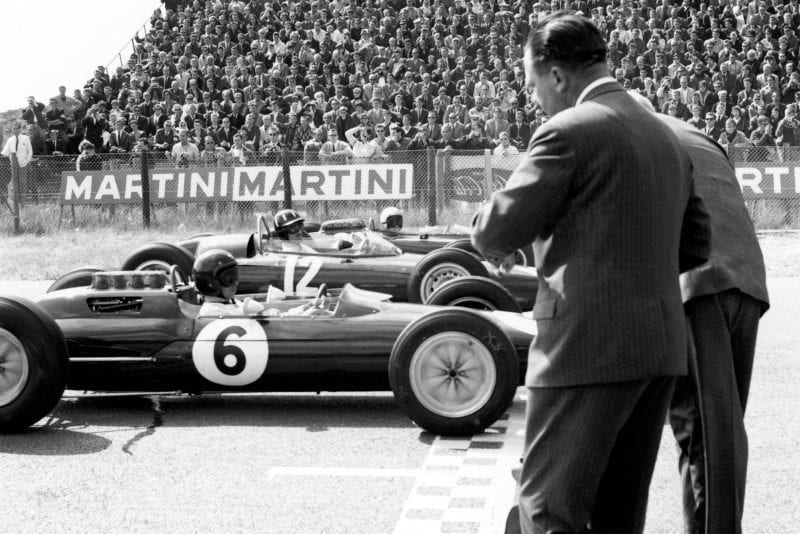 Jim Clark (Lotus 25 Climax) 3rd on the grid, with Graham Hill (BRM P261) 2nd and Dan Gurney (Brabham BT7 Climax) on pole position behind, at the start of the race.