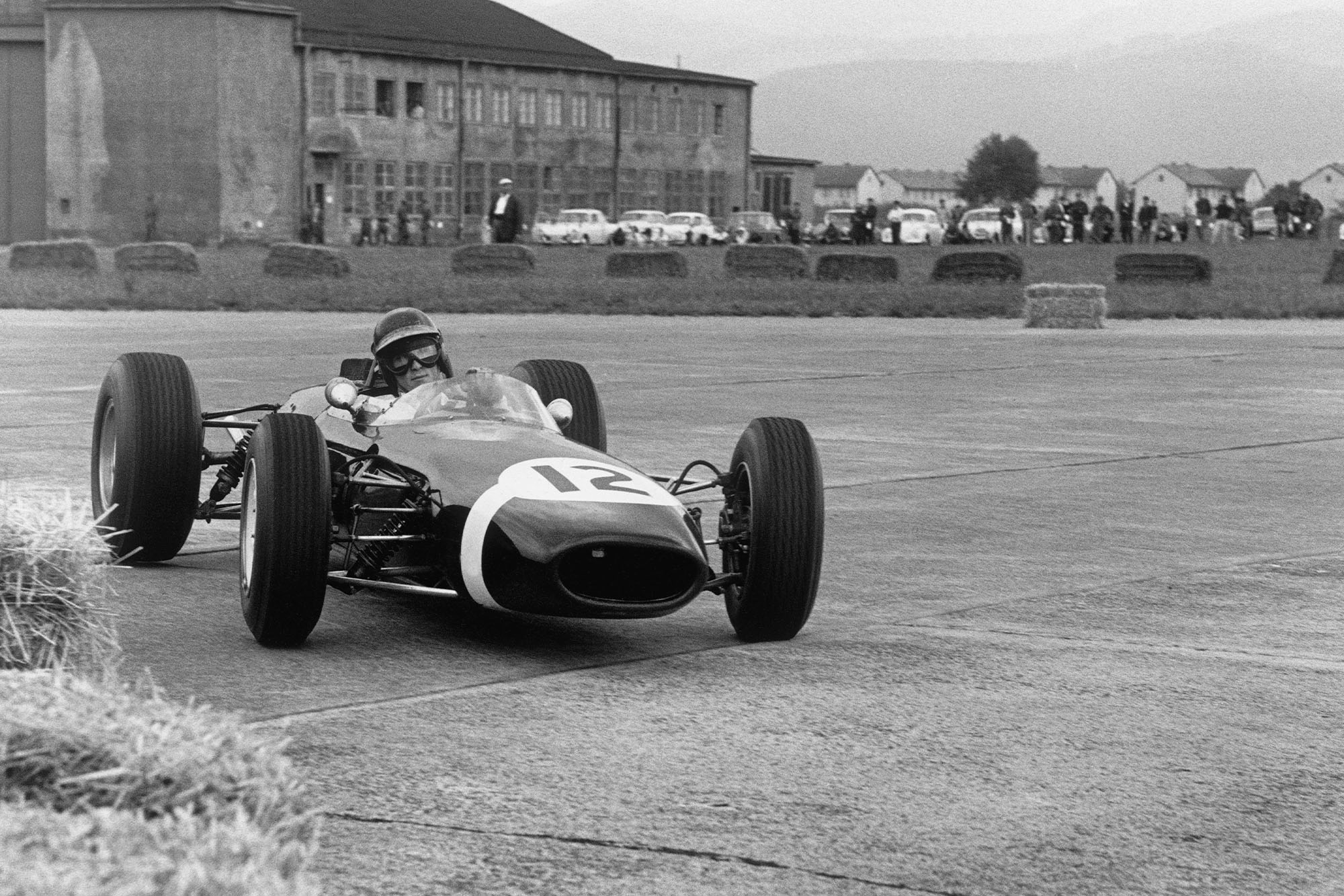 Jochen Rindt (Brabham BT11-BRM).