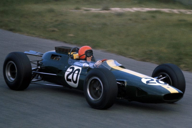 eter Arundell (GBR) Lotus 25.