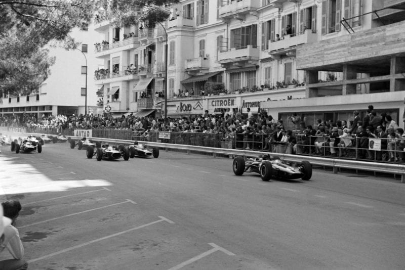 Jim Clark, Lotus 25 Climax, leads the field at the start.