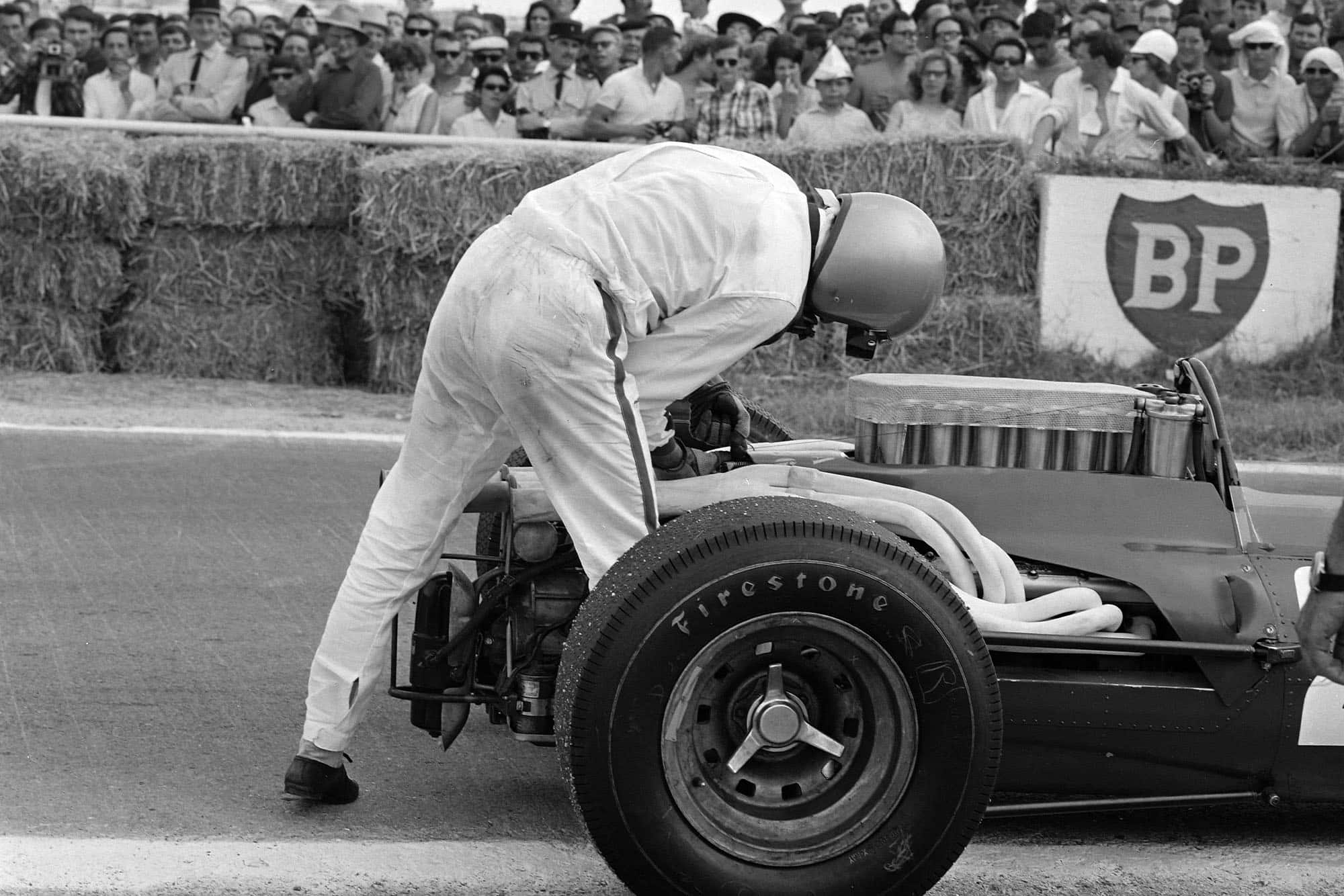 After suffering a throttle issue, Lorenzo Bandini utilises a piece of wire from a hay bale to attach to the engine and get him back to the pit lane.