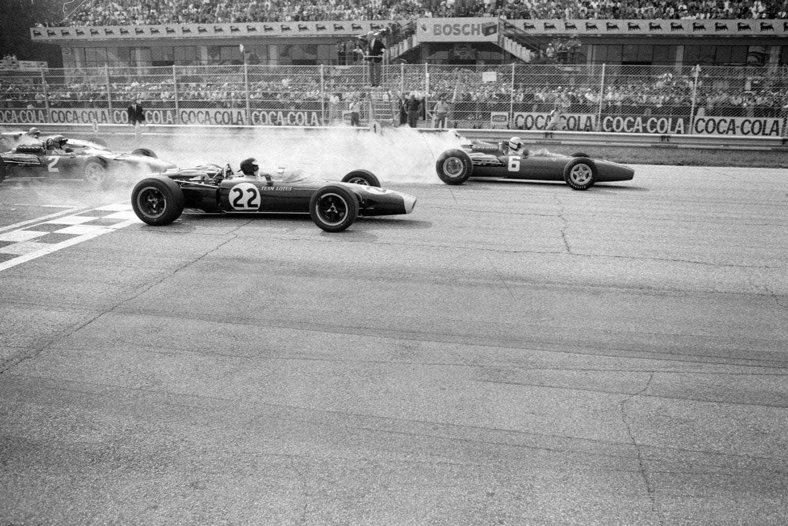 Ludovico Scarfiotti, Ferrari 312 leads Jim Clark, Lotus 43 BRM and Lorenzo Bandini, Ferrari 312 at the start.