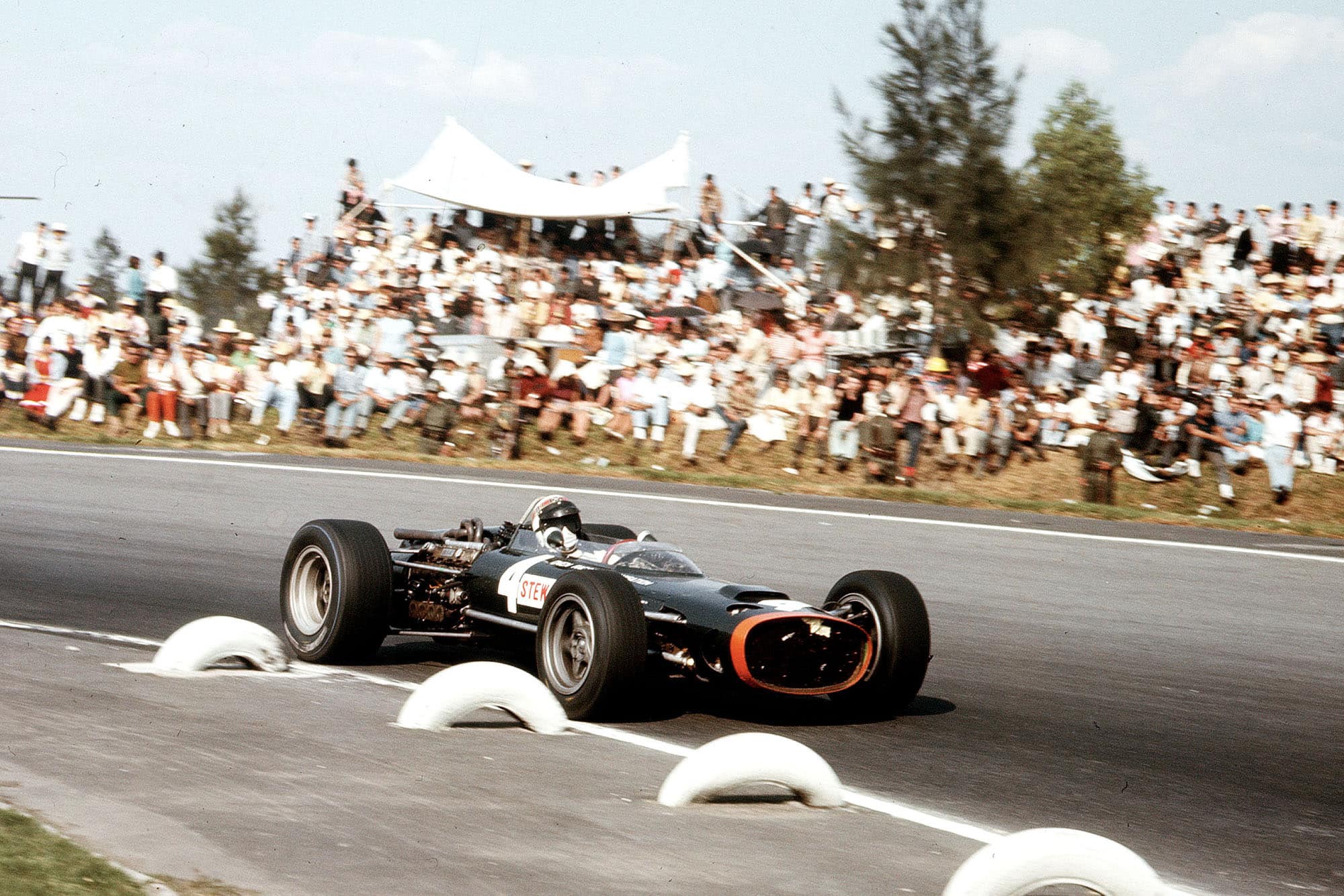 Jackie Stewart (BRM P83).