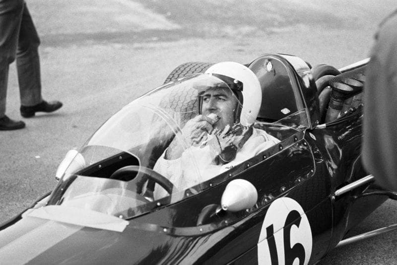 Jack Brabham, Brabham BT24 Repco, experimenting with a new screen.
