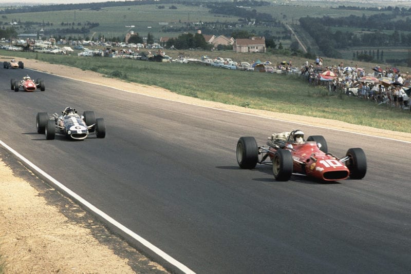 Andrea de Adamich (Ferrari 312) followed by Dan Gurney (AAR/Eagle T1G Climax).