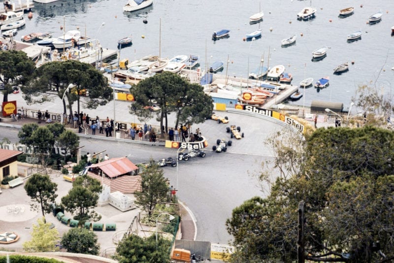 The field funnels through the Gasworks Hairpin at the start - 1969 Monaco Grand Prix