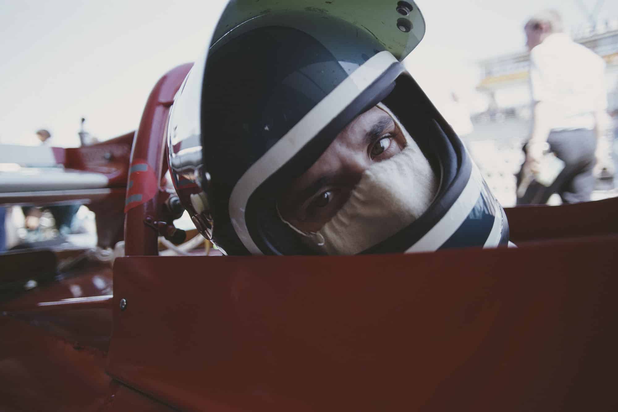 Jacky Ickx eyes the photographer on the grid