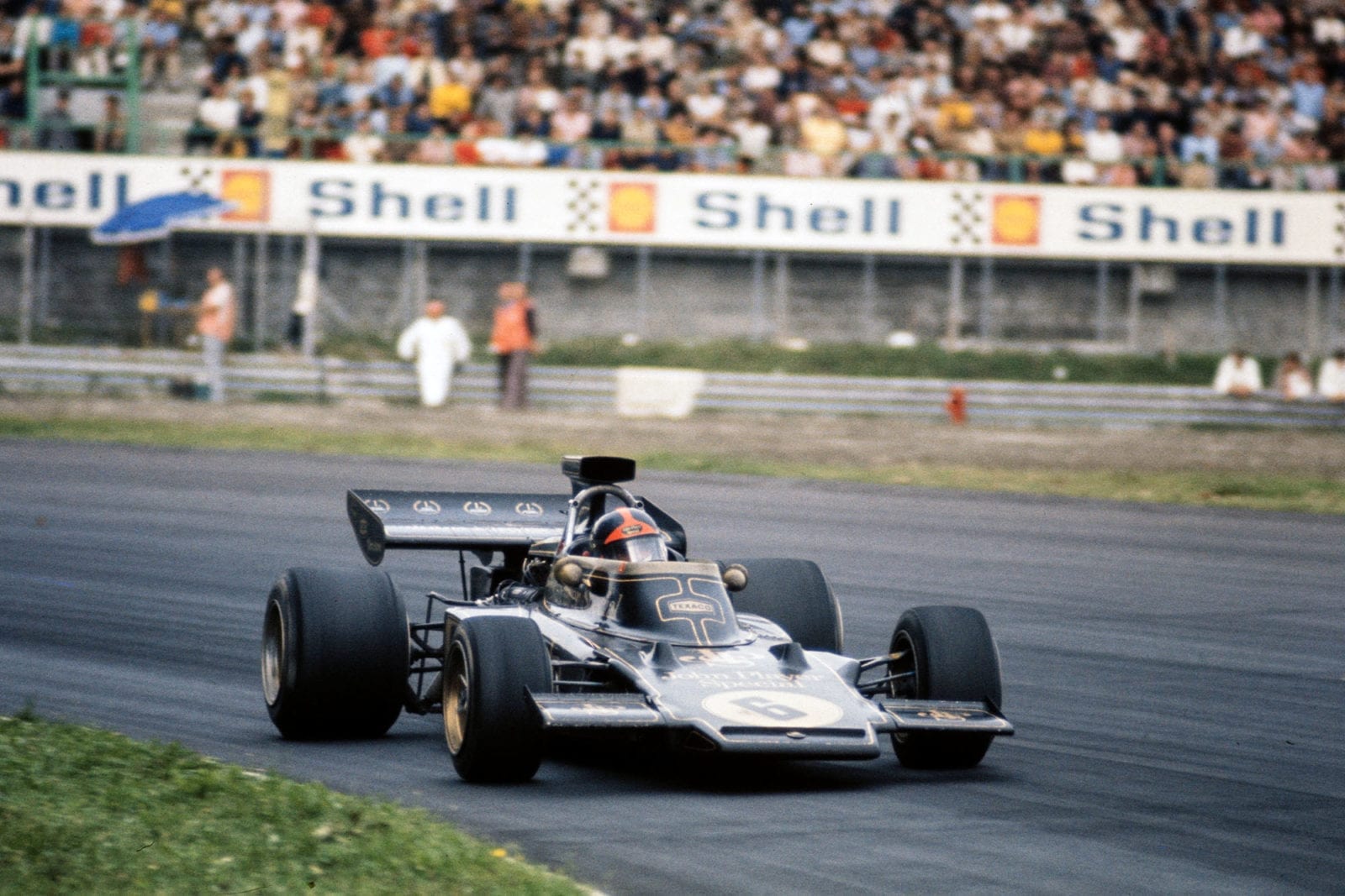 Emerson Fittipaldi rounds the Curva Sud during the 1972 Italian Grand Prix, Monza.