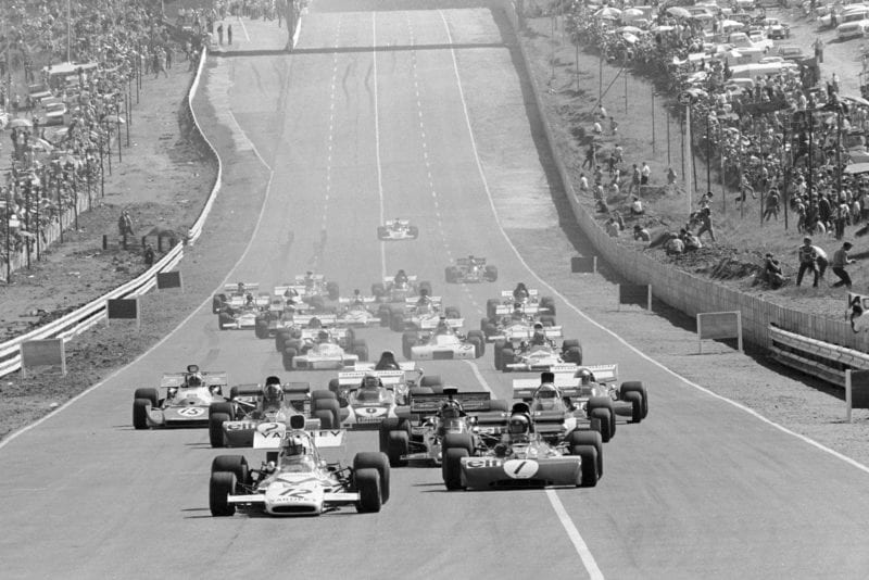 Cars pull away at the 1972 South African Grand Prix gets underway.