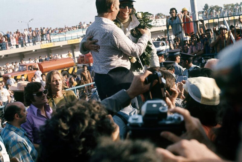 Emerson Fittipaldi, Lotus 72D Ford, 1st position, is congratulated by Juan Manuel Fangio.