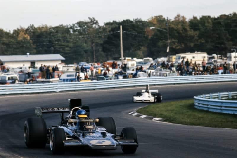 Ronnie Peterson (Lotus) leads James Hunt (Hesketh) at the 1973 United States Grand Prix, Watkins Glen.