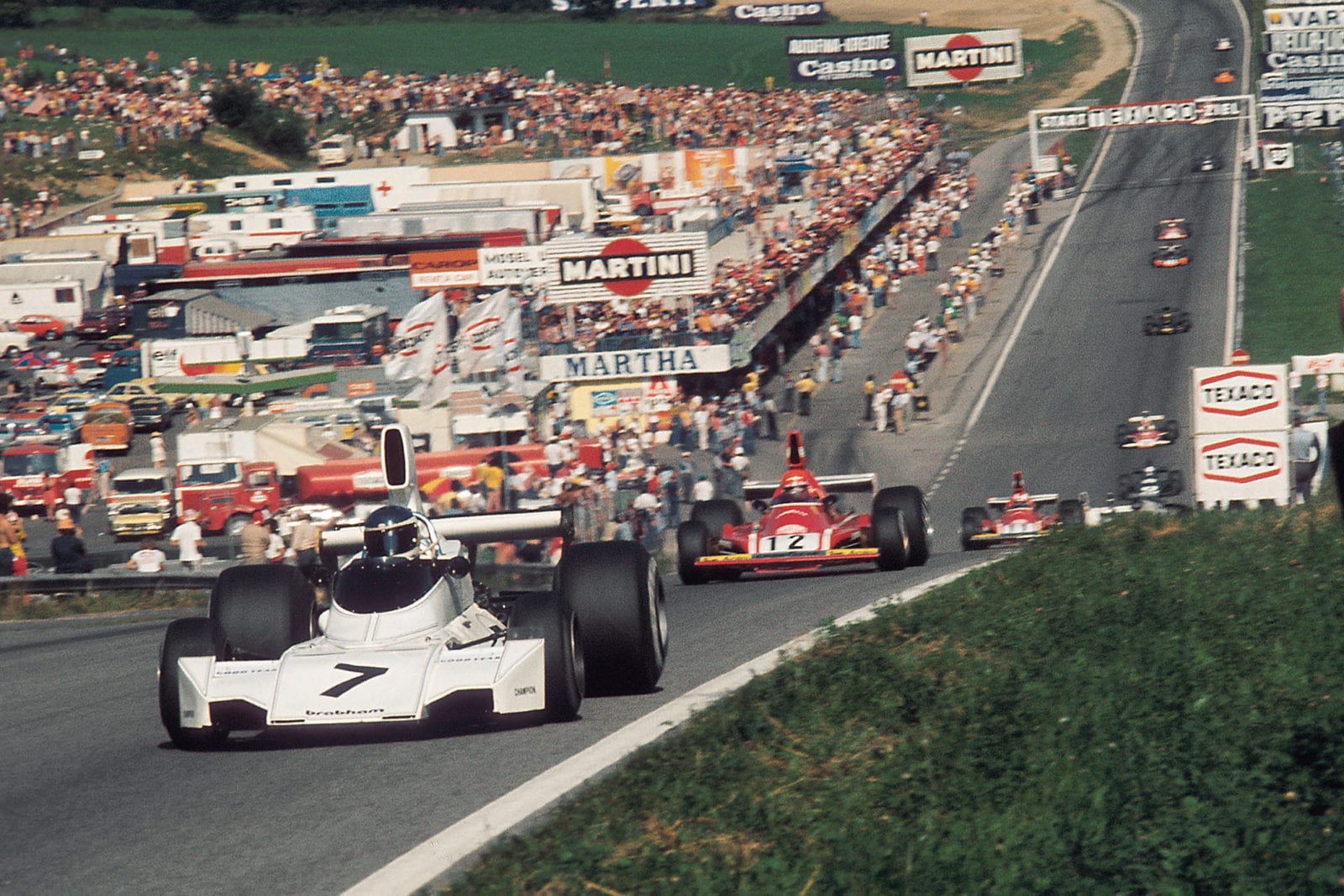 Carlos Reutemann (Brabham) leads Niki Lauda (Ferrari) up hill at the 1974 Austraian Grand Prix.