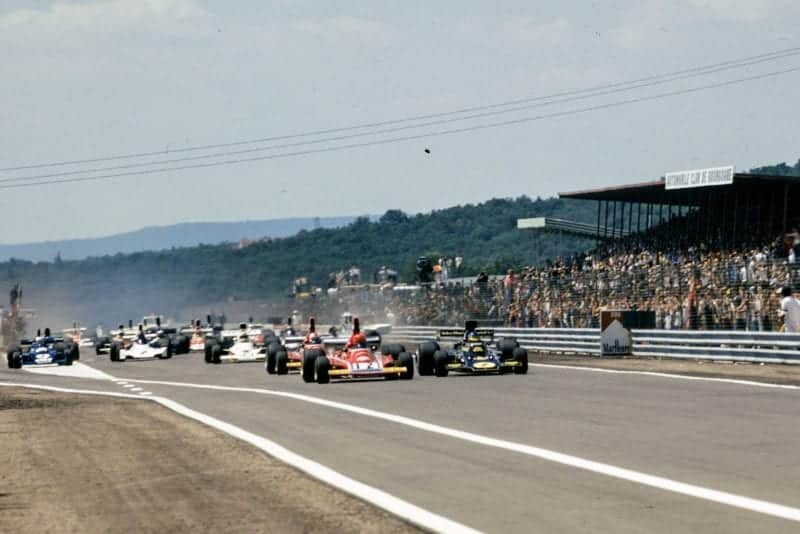 The cars race down to the first corner at the start of the 1974 French Grand Prix, Paul Ricard.