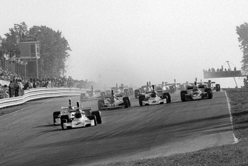 The field heads into Turn 1 at the start of the 1974 United States Grand Prix