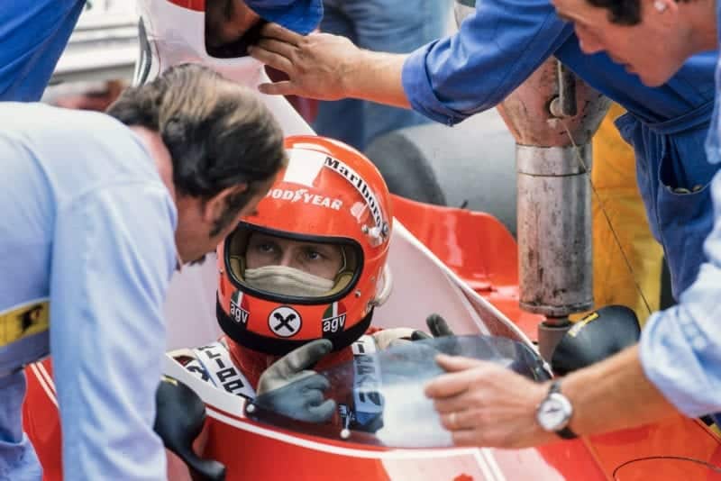 Niki Lauda (Ferrari) sits in his Ferrari at the 1975 Italian Grand Prix, Monza.