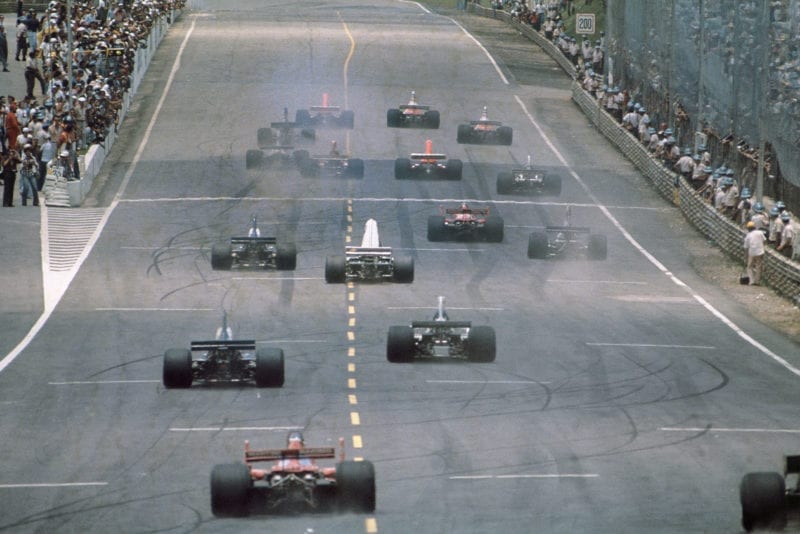 The cars pull away at the start of the 1976 Brazilian Grand Prix, Interlagos.
