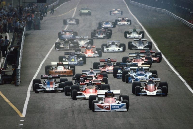 Ronnie Peterson leads the field down to Turn One at the start of the 1976 Dutch Grand Prix, Zandvoort.