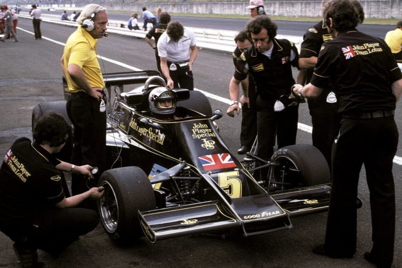 Mario Andretti (Lotus) sits in his car at the 1976 Japanese Grand Prix, Fuji.