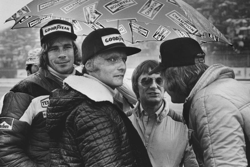 James Hunt, Niki Lauda, Bernie Ecclestone and Ronnie Peterson decide whether to start the race.