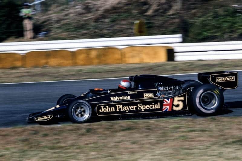 Mario Andretti (Lotus), at the 1977 Japanese Grand Prix, Fuji.