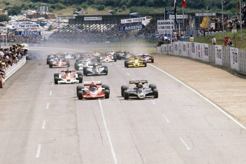 The cars race down to the start at the start of the 1978 South African Grand Prix, Kyalami.