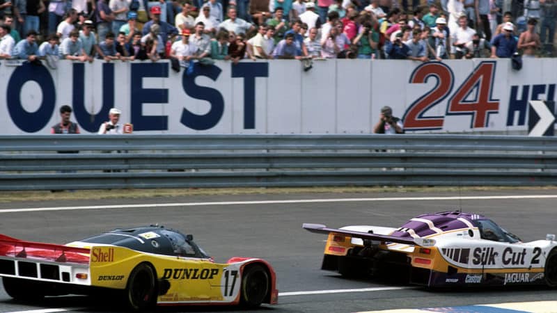 3 LE MANS 24 HOURS 1988 - PHOTO - THIERRY BOVY : DPPI N°2 - JAN LAMMERS (NDL) - ANDY WALLACE (GBR) - JOHNNY DUMFRIES (GBR) : JAGUAR XJR 9 LM SILK CUT