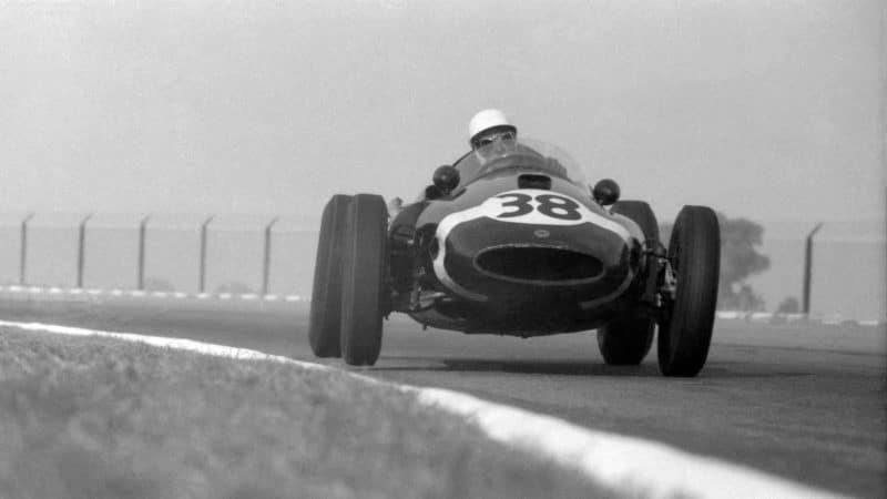 Stirling. Moss in Maurice Trintignant´s Walker Cooper-Climax during practice for the 1960 Argentinean Grand Prix in Buenos Aires. Photo: Grand Prix Photo