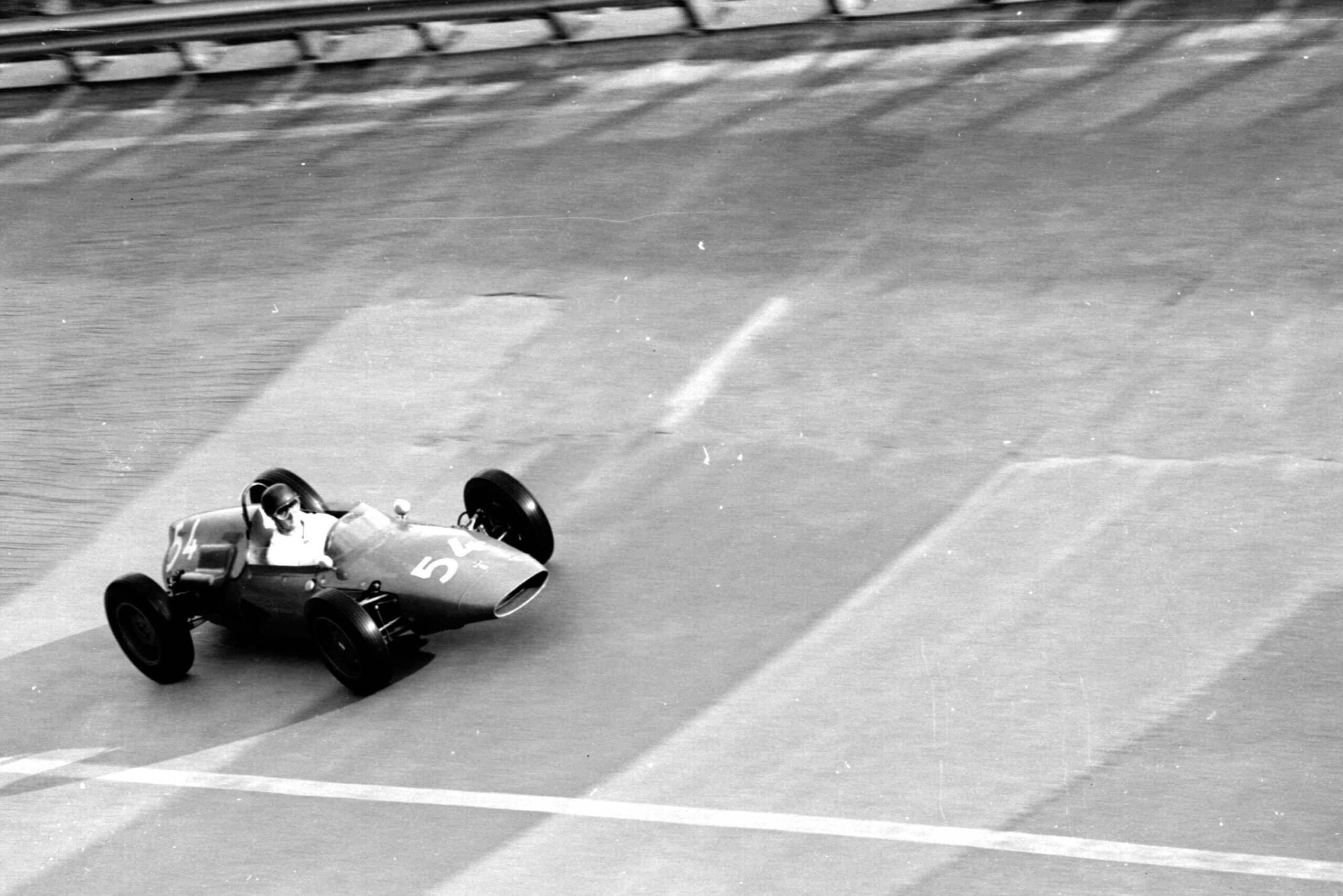 Roberto Bussinello in a De Tomaso F1/004-Alfa Romeo on the banking.