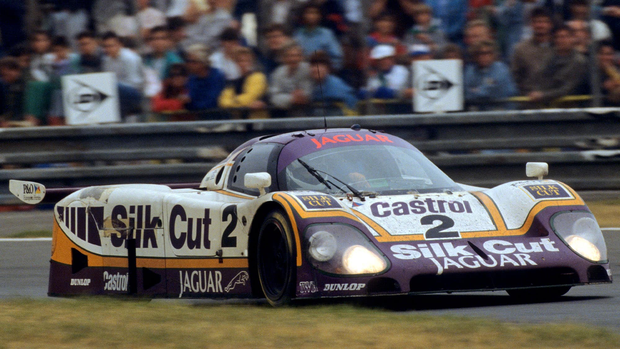 7 LE MANS 24 HOURS 1988 - PHOTO - THIERRY BOVY : DPPI N°2 - JAN LAMMERS (NDL) - ANDY WALLACE (GBR) - JOHNNY DUMFRIES (GBR) : JAGUAR XJR 9 LM SILK CUT