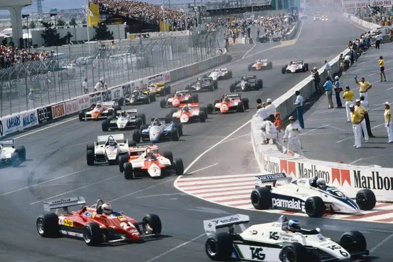 Keke Rosberg (Williams FW08 Ford) leads at the start of the race.