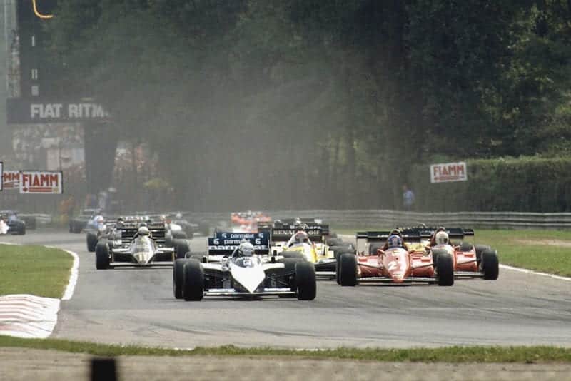 Riccardo Patrese (Brabham BT52B BMW) leads the rest of the field at the start.