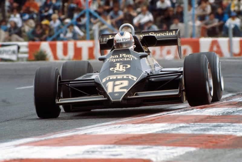 Nigel Mansell Irving his Lotus 92.