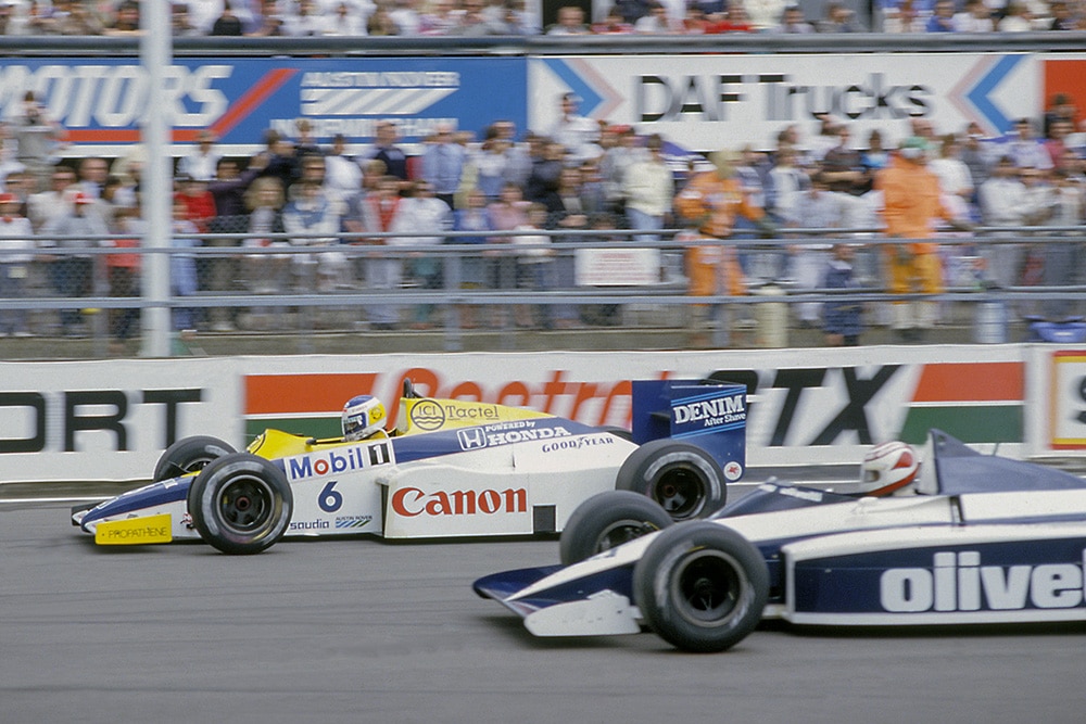 Keke Rosberg (Williams FW10 Honda) leads, Nelson Piquet (Brabham BT54 BMW) at the start, after they qualified 1st and 2nd respectively.