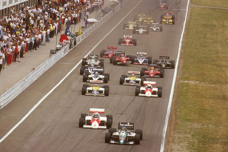 Gerhard Berger (Benetton B186 BMW) leads Keke Rosberg (McLaren MP4/2C TAG Porsche), Nelson Piquet (Williams FW11 Honda), Alain Prost (McLaren MP4/2C TAG Porsche), Riccardo Patrese (Brabham BT55 BMW) and Nigel Mansell (Williams FW11 Honda) at the start. Just behind Stefan Johansson (Ferrari F186) becomes airborn after tripping over Alliot's Ligier.