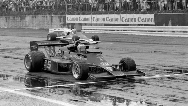 Mario Andretti (Lotus-Ford) and John Watson (Penske-Ford) in the grid before the wet 1976 Japanese Grand Prix at Fuji. Photo: Grand Prix Photo