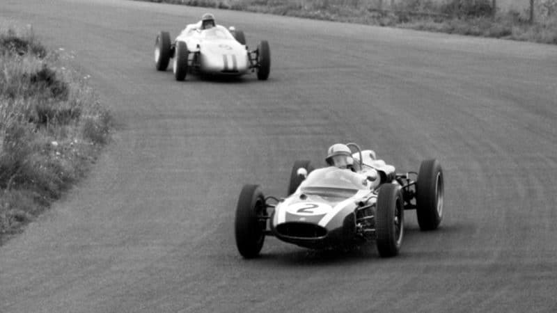 Bruce-McLaren-driving-at-the-1961-German-GP-for-Cooper