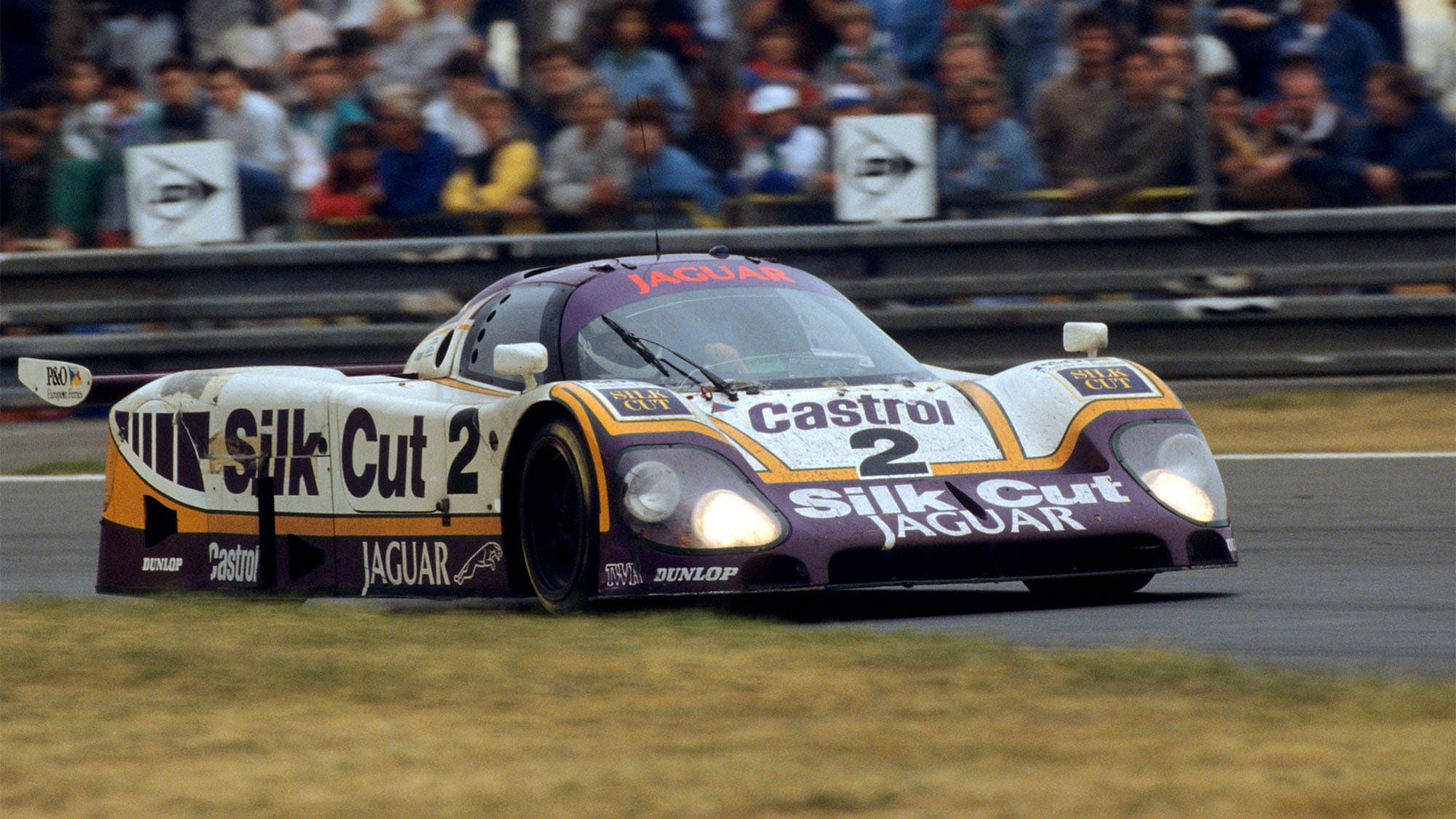 MOTORSPORT - LE MANS 24 HOURS 1988 - PHOTO: THIERRY BOVY / DPPI N ° 2 - JAN LAMMERS (NDL) - ANDY WALLACE (GBR) - JOHNNY DUMFRIES (GBR) / JAGUAR XJR 9 LM SILK CUT - ACTION - WINNER XJR9