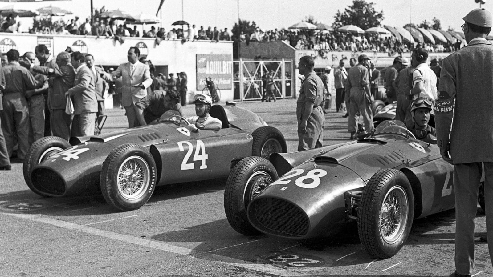 Eugenio-Castellotti-and-Luigi-Musso-on-the-grid-at-Monza
