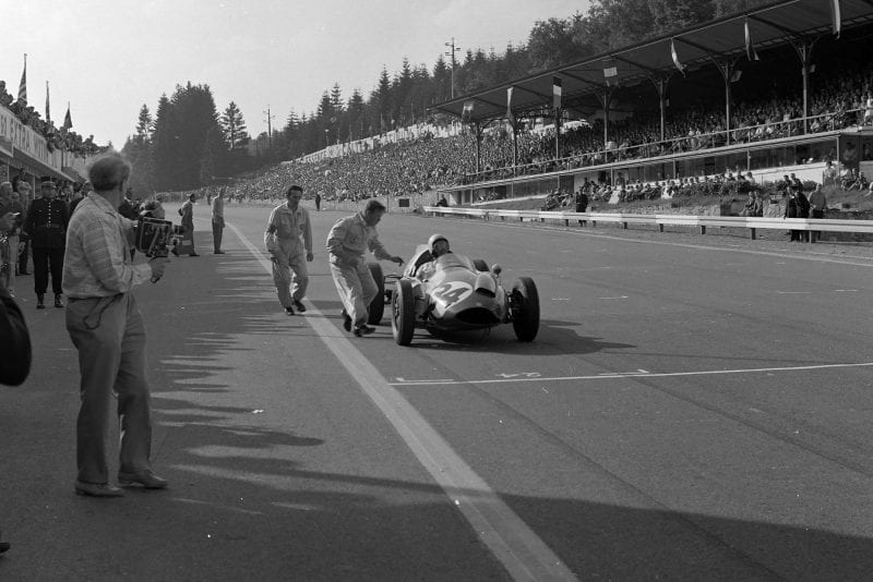 Gendebien leaves the Cooper pits