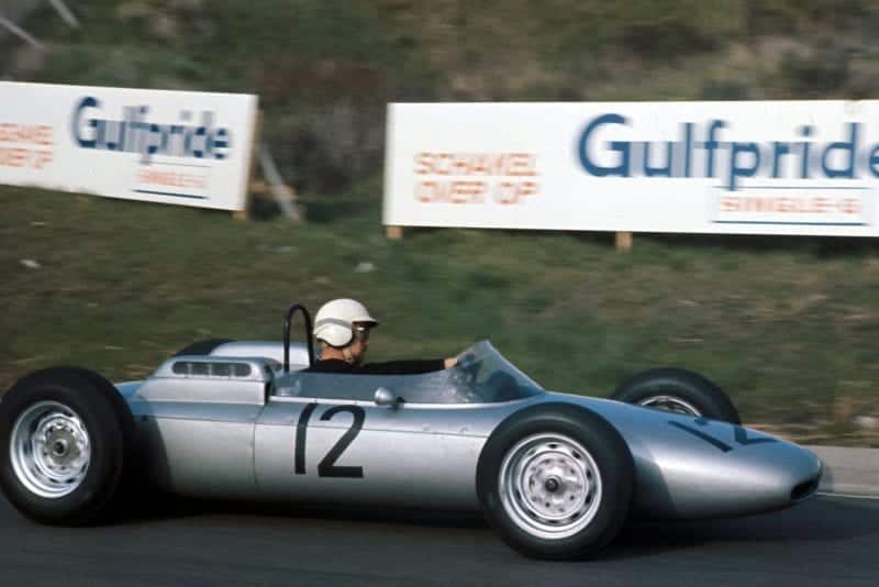 Dan Gurney put his Porsche in 8th place on the starting grid