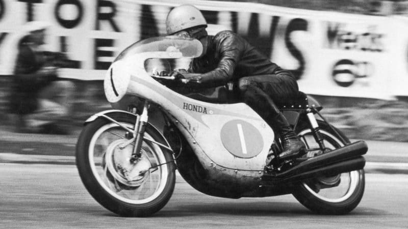 British born Rhodesian racing motorcyclist Jim Redman riding a Honda to victory in the Lightweight 250cc event at the Isle of Man TT races, 9th June 1964. (Photo by Central Press/Hulton Archive/Getty Images)