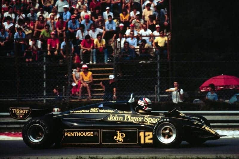 Nigel Mansell drives the JPS Lotus 91 to 7th place.