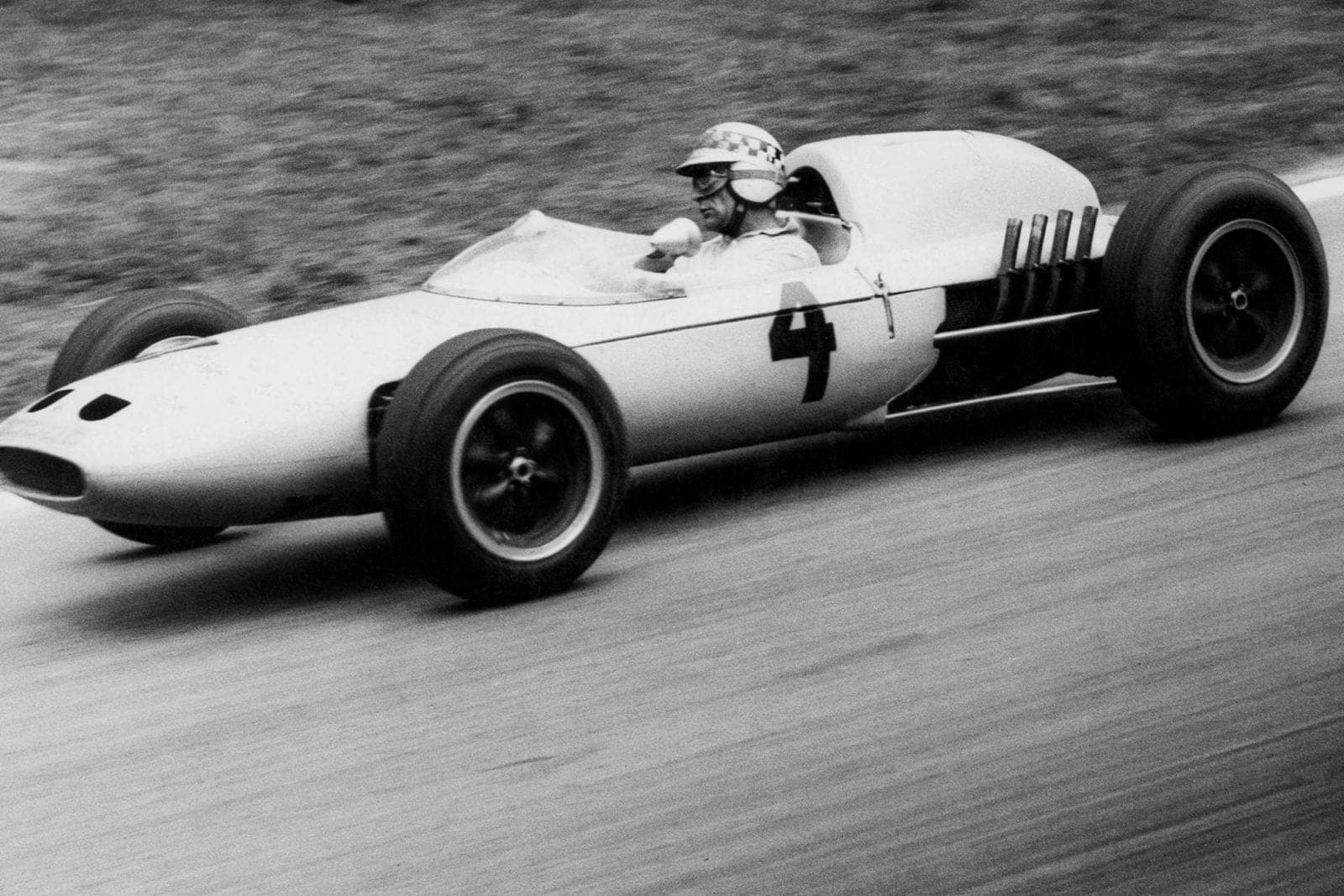 Innes Ireland in a Lotus 24 at the 1962 Crystal Palace Trophy