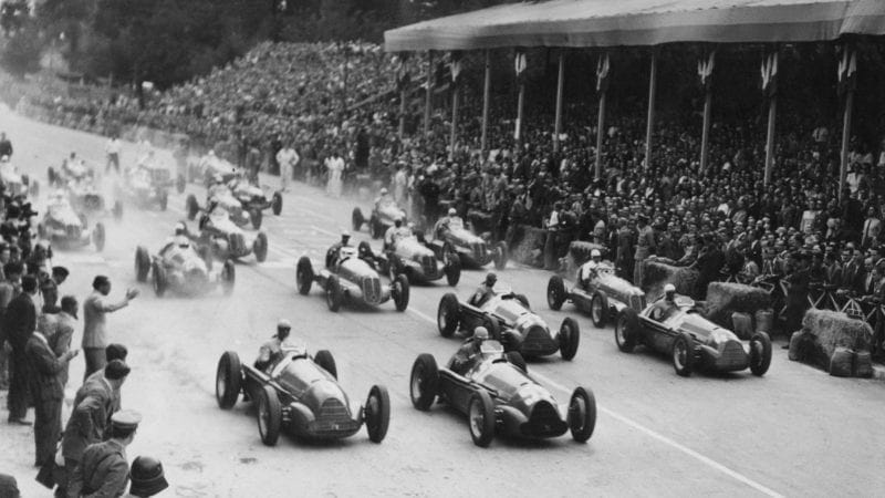 Jean-Pierre Wimille and Giuseppe Farina lead at the start of the 1946 Turin Grand prix